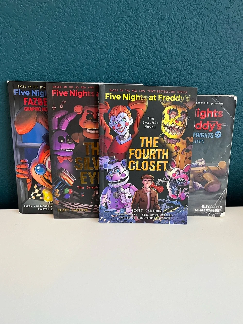 Five Nights at Freddy's Graphic Novels The Silver Eyes & The Fourth Closet Fazbe